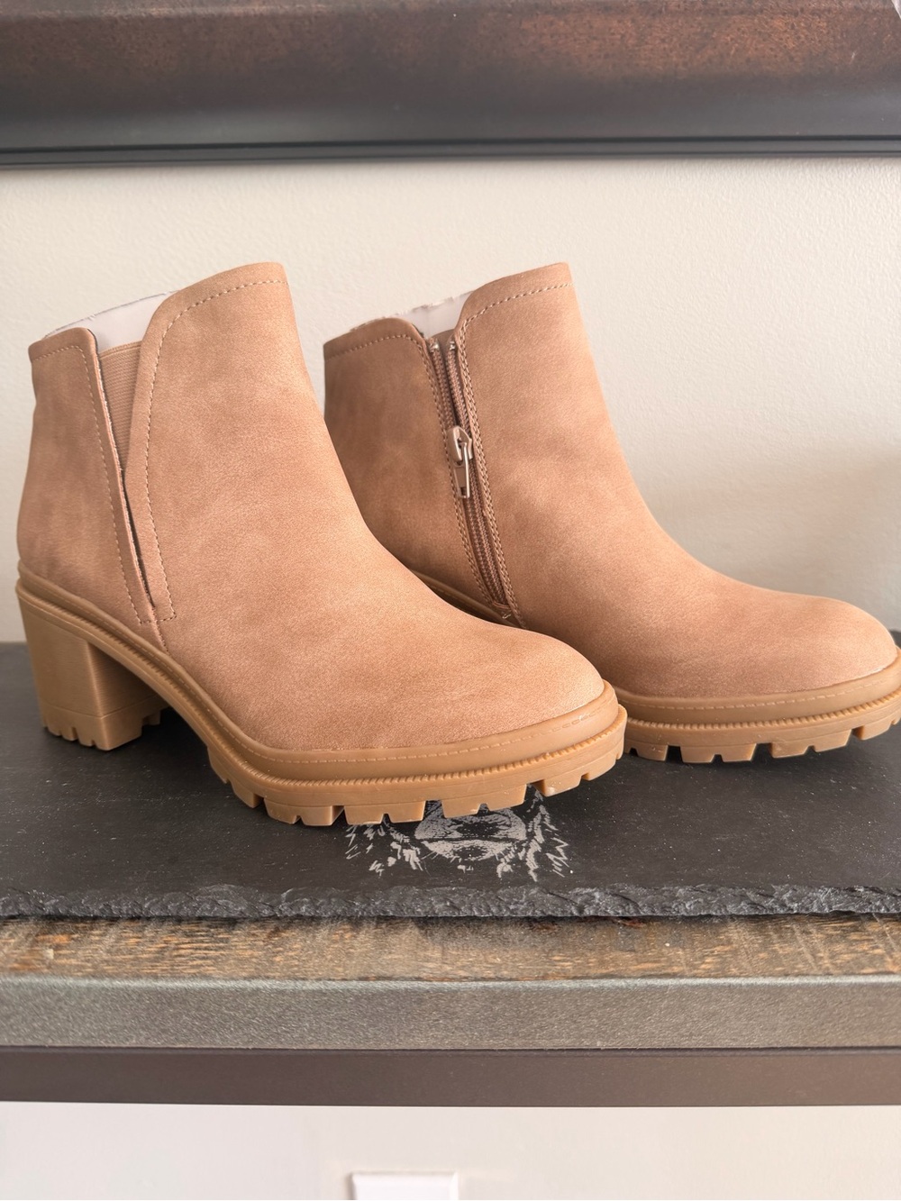 Jellypop Tan Lug Sole Ankle Booties Size 7.5